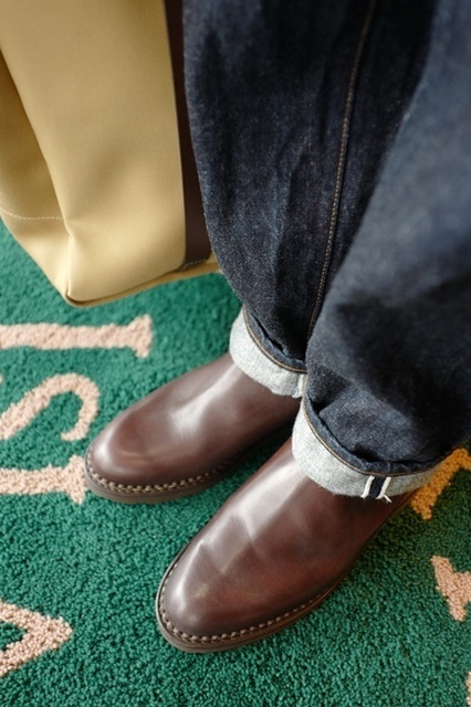 一枚革のサイドゴアもオスペです。 / PARABOOT 